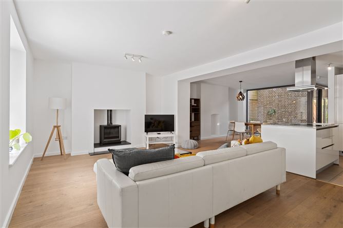 https://photos-a.propertyimages.ie/media/5/3/5/4950535/b1a2684a-c64d-4427-9c6c-9f002fd93442_l.jpg