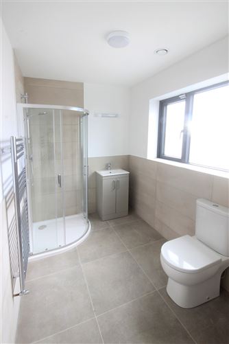 https://photos-a.propertyimages.ie/media/5/3/5/5013535/d942b7e8-11c6-4b5f-8063-8291a49d1dbb_l.jpg