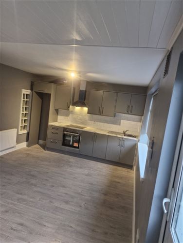 €2,600 / month