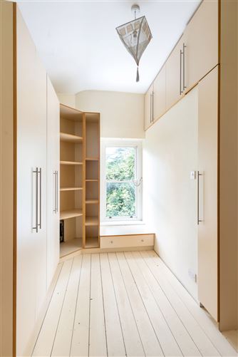 https://photos-a.propertyimages.ie/media/5/3/7/5001735/b208bd52-3cdd-4116-9c17-41552da78468_l.jpg