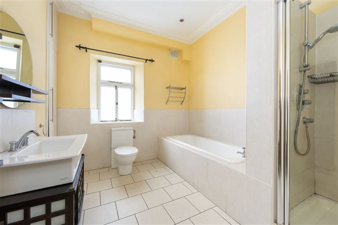 https://photos-a.propertyimages.ie/media/5/3/7/5001735/b208bd52-3cdd-4116-9c17-41552da78468_l.jpg