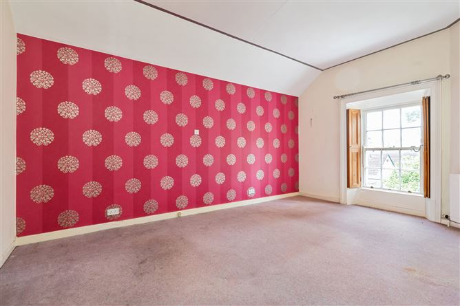 https://photos-a.propertyimages.ie/media/5/3/7/5001735/b208bd52-3cdd-4116-9c17-41552da78468_l.jpg