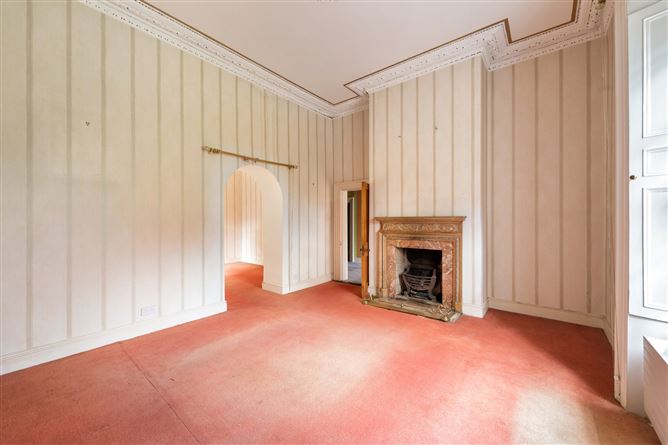 https://photos-a.propertyimages.ie/media/5/3/7/5001735/b208bd52-3cdd-4116-9c17-41552da78468_l.jpg