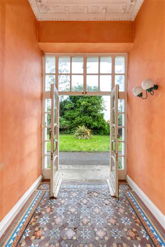 https://photos-a.propertyimages.ie/media/5/3/7/5001735/b208bd52-3cdd-4116-9c17-41552da78468_l.jpg