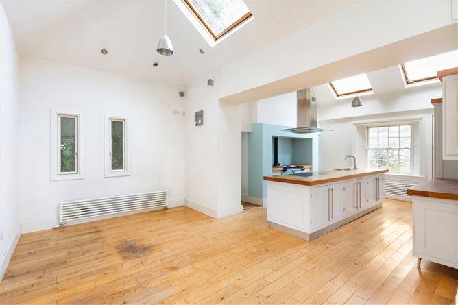 https://photos-a.propertyimages.ie/media/5/3/7/5001735/b208bd52-3cdd-4116-9c17-41552da78468_l.jpg