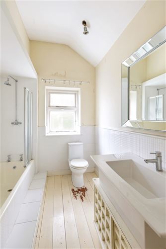 https://photos-a.propertyimages.ie/media/5/3/7/5001735/b208bd52-3cdd-4116-9c17-41552da78468_l.jpg