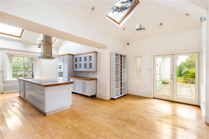 https://photos-a.propertyimages.ie/media/5/3/7/5001735/b208bd52-3cdd-4116-9c17-41552da78468_l.jpg