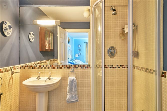 38 The Crescent Robswall , Malahide, County Dublin