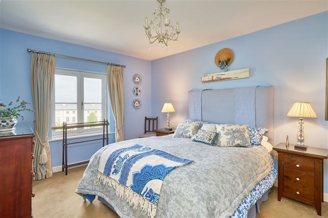 38 The Crescent Robswall , Malahide, County Dublin