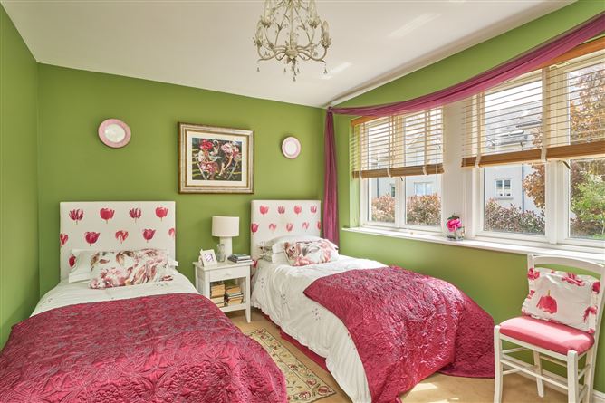 38 The Crescent Robswall , Malahide, County Dublin