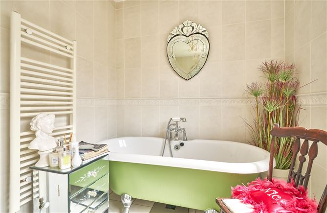 38 The Crescent Robswall , Malahide, County Dublin