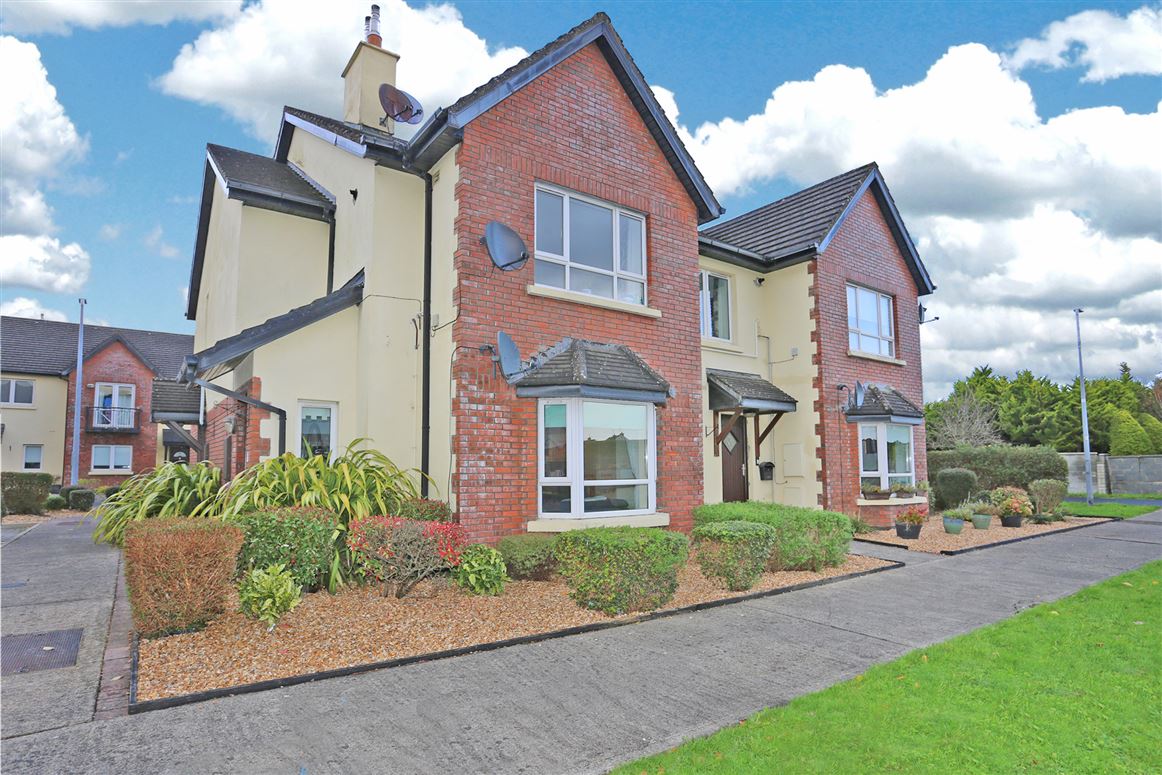 9 Bru Ard Caoin, Ballycasey, Shannon, Co. Clare Sherry FitzGerald O
