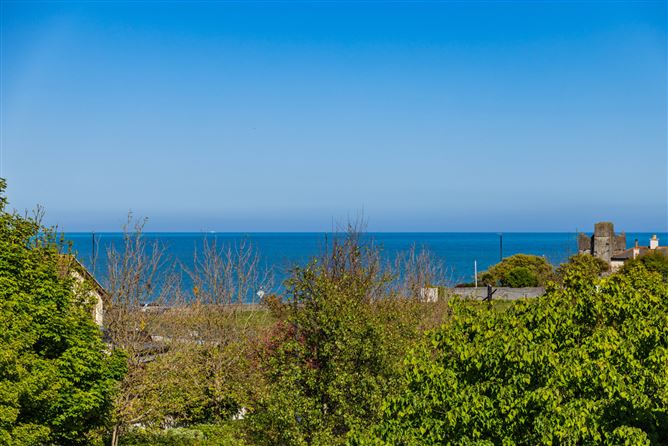 5 The Crescent, Robswall, Malahide, Co. Dublin
