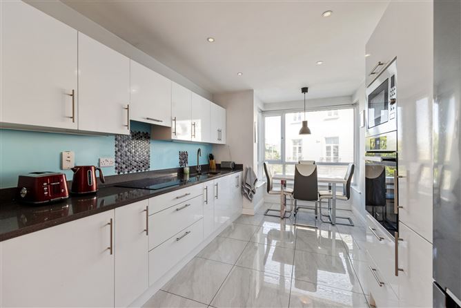 5 The Crescent, Robswall, Malahide, Co. Dublin