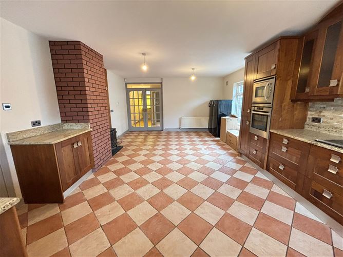 Hole In The Wall Road, Dublin 13