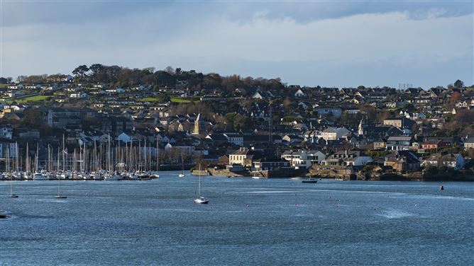 https://photos-a.propertyimages.ie/media/5/3/9/5003935/c9c09a63-aa10-499f-bfb0-c87442fcf261_l.jpg