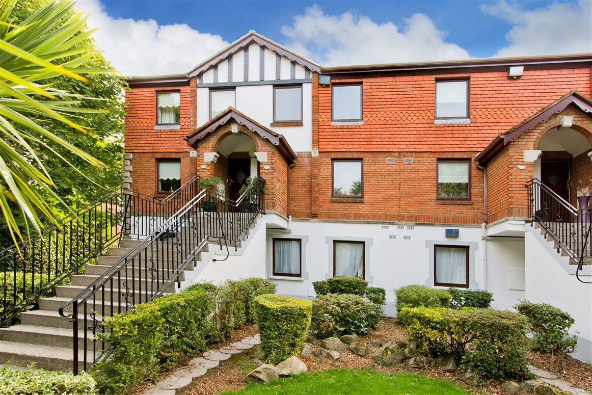 4 White Oaks, Clonskeagh Road, Clonskeagh, Dublin 14
