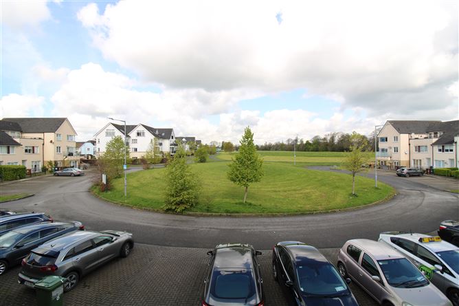 10 Stralem Crescent, Ongar,   Dublin 15