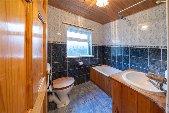 2 Pearse Terrace, Westport, Mayo