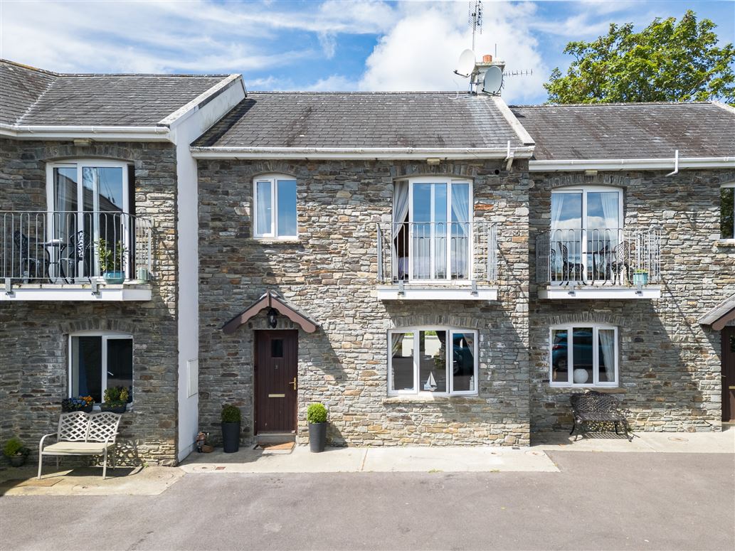 2 Grove Mews, Colla Road, Schull, West Cork