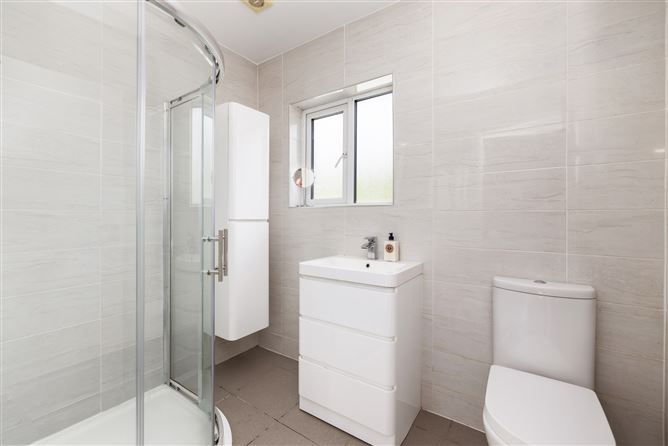 https://photos-a.propertyimages.ie/media/5/4/1/4948145/b75a905d-22ab-42ee-9a47-dc4af5ddf650_l.jpg