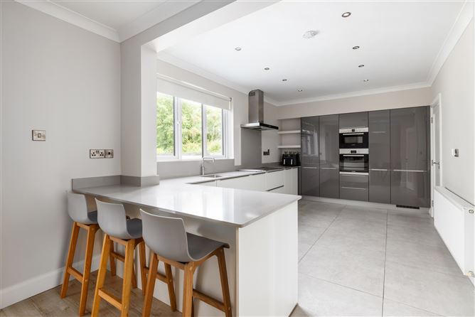 https://photos-a.propertyimages.ie/media/5/4/1/4948145/b75a905d-22ab-42ee-9a47-dc4af5ddf650_l.jpg