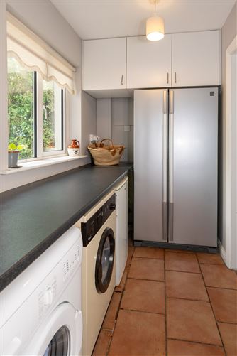https://photos-a.propertyimages.ie/media/5/4/1/4950145/886a5768-7ea2-4417-b49f-a61e88d968bb_l.jpg