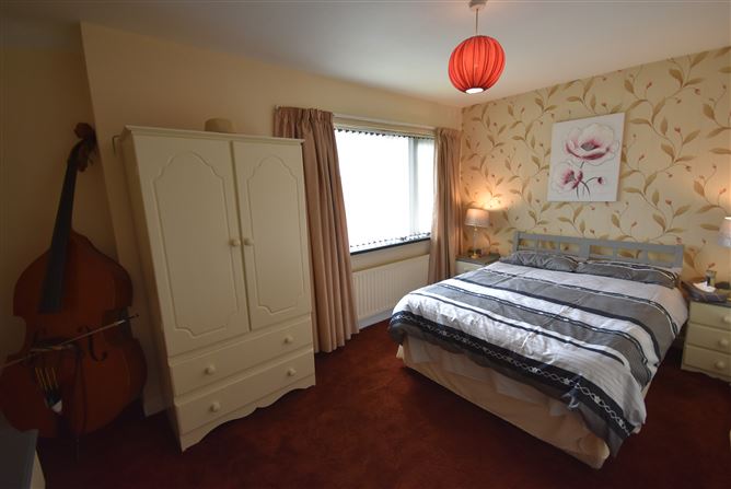 11 St. Eunan's Terrace, Raphoe, Donegal