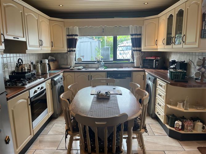 11 St. Eunan's Terrace, Raphoe, Donegal