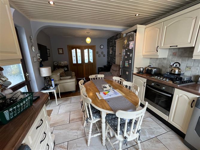 11 St. Eunan's Terrace, Raphoe, Donegal
