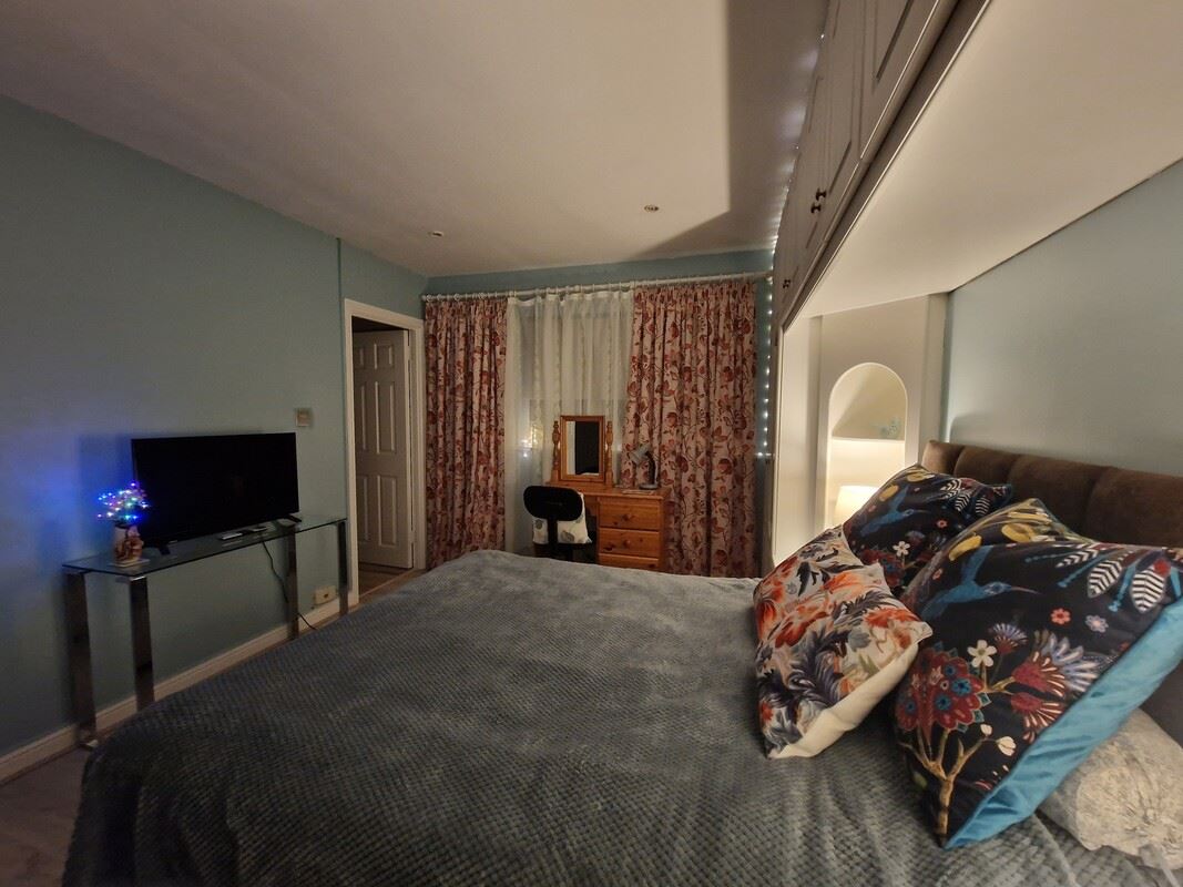 Super large spacious double room, Rathcoole, Co. Dublin