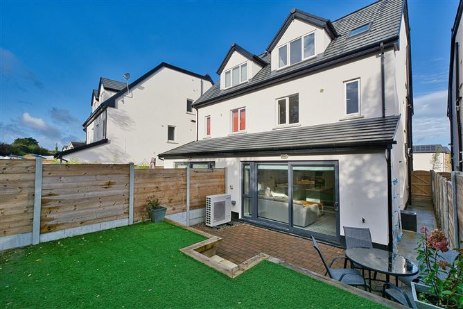 32 The Avenue, Green Lane Manor, Rathcoole, Dublin