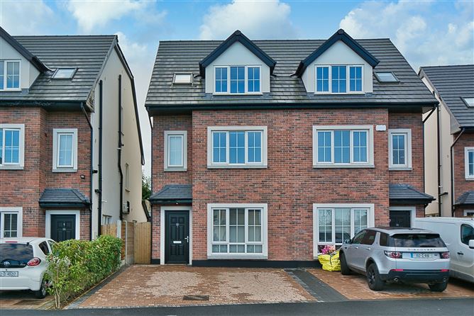32 The Avenue, Green Lane Manor, Rathcoole, Dublin