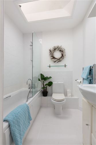 https://photos-a.propertyimages.ie/media/5/4/5/4943545/cffbea3f-39f2-44f2-957c-6a90f07135ad_l.jpg