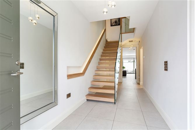 https://photos-a.propertyimages.ie/media/5/4/6/4960645/261a0f84-8601-4d97-81a5-a56f32c69bb1_l.jpg