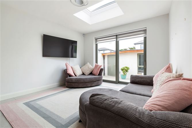 https://photos-a.propertyimages.ie/media/5/4/6/4960645/261a0f84-8601-4d97-81a5-a56f32c69bb1_l.jpg