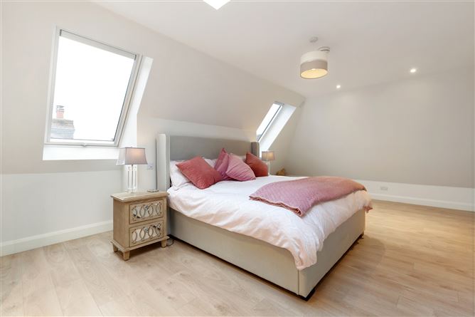 https://photos-a.propertyimages.ie/media/5/4/6/4960645/261a0f84-8601-4d97-81a5-a56f32c69bb1_l.jpg