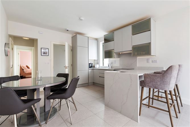 https://photos-a.propertyimages.ie/media/5/4/6/4960645/261a0f84-8601-4d97-81a5-a56f32c69bb1_l.jpg