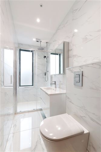 https://photos-a.propertyimages.ie/media/5/4/6/4960645/261a0f84-8601-4d97-81a5-a56f32c69bb1_l.jpg