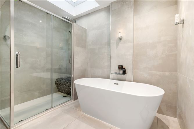 https://photos-a.propertyimages.ie/media/5/4/6/4960645/261a0f84-8601-4d97-81a5-a56f32c69bb1_l.jpg