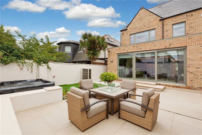 https://photos-a.propertyimages.ie/media/5/4/6/4960645/261a0f84-8601-4d97-81a5-a56f32c69bb1_l.jpg