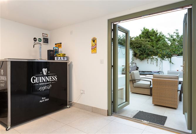 https://photos-a.propertyimages.ie/media/5/4/6/4960645/261a0f84-8601-4d97-81a5-a56f32c69bb1_l.jpg