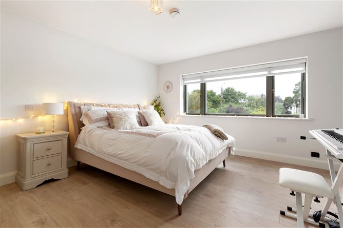 https://photos-a.propertyimages.ie/media/5/4/6/4960645/261a0f84-8601-4d97-81a5-a56f32c69bb1_l.jpg