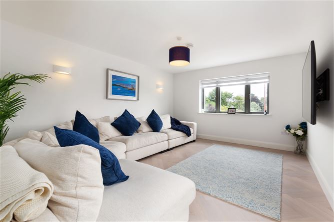 https://photos-a.propertyimages.ie/media/5/4/6/4960645/261a0f84-8601-4d97-81a5-a56f32c69bb1_l.jpg