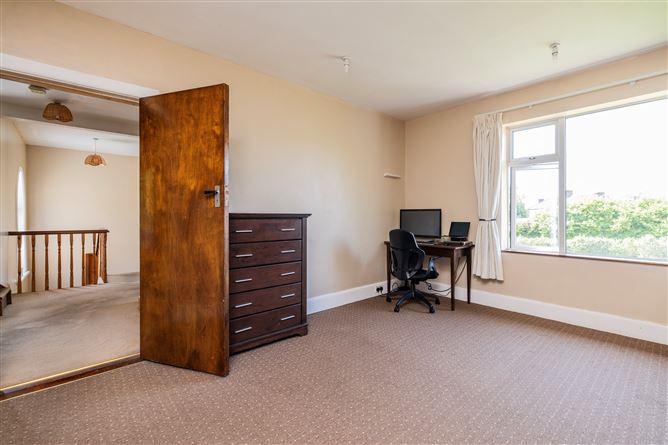 https://photos-a.propertyimages.ie/media/5/4/7/4923745/69337028-e6f4-402e-add6-27b0b493c8de_l.jpg