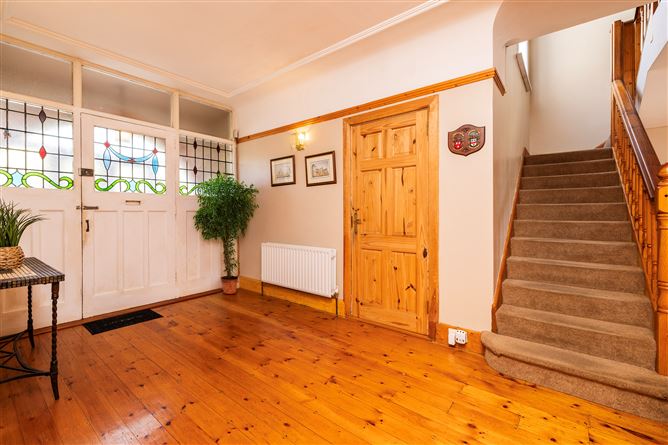 https://photos-a.propertyimages.ie/media/5/4/7/4923745/69337028-e6f4-402e-add6-27b0b493c8de_l.jpg
