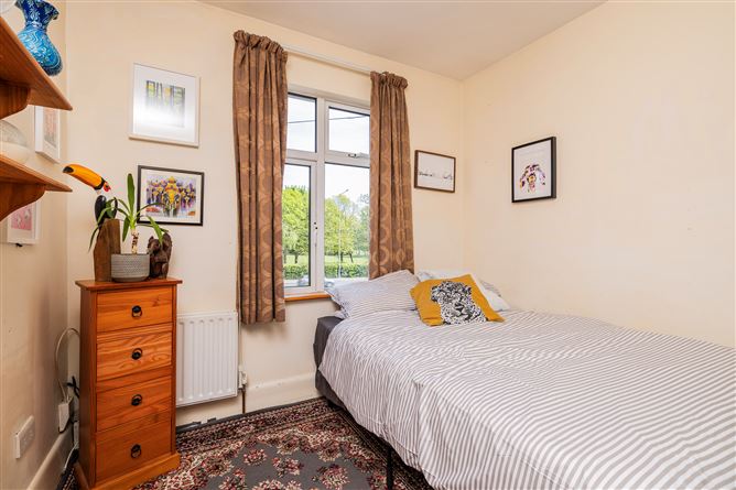 https://photos-a.propertyimages.ie/media/5/4/7/4923745/69337028-e6f4-402e-add6-27b0b493c8de_l.jpg