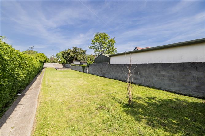 https://photos-a.propertyimages.ie/media/5/4/7/4923745/69337028-e6f4-402e-add6-27b0b493c8de_l.jpg