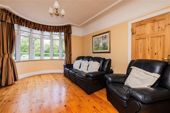 https://photos-a.propertyimages.ie/media/5/4/7/4923745/69337028-e6f4-402e-add6-27b0b493c8de_l.jpg