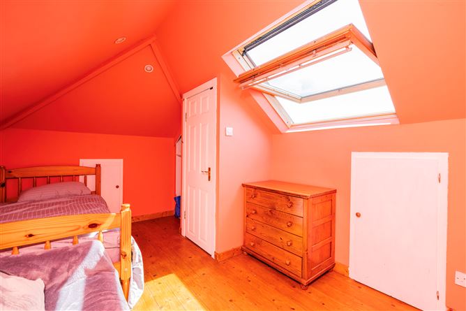 https://photos-a.propertyimages.ie/media/5/4/7/4923745/69337028-e6f4-402e-add6-27b0b493c8de_l.jpg